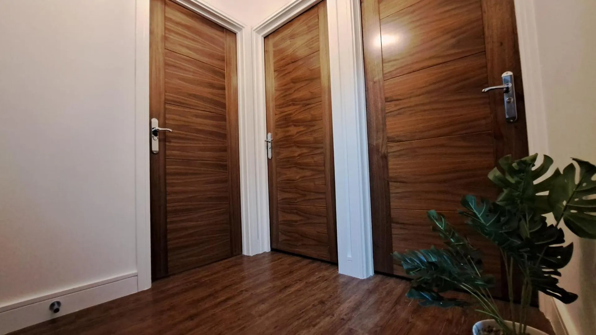 아파트 At Evita Suites 카디프