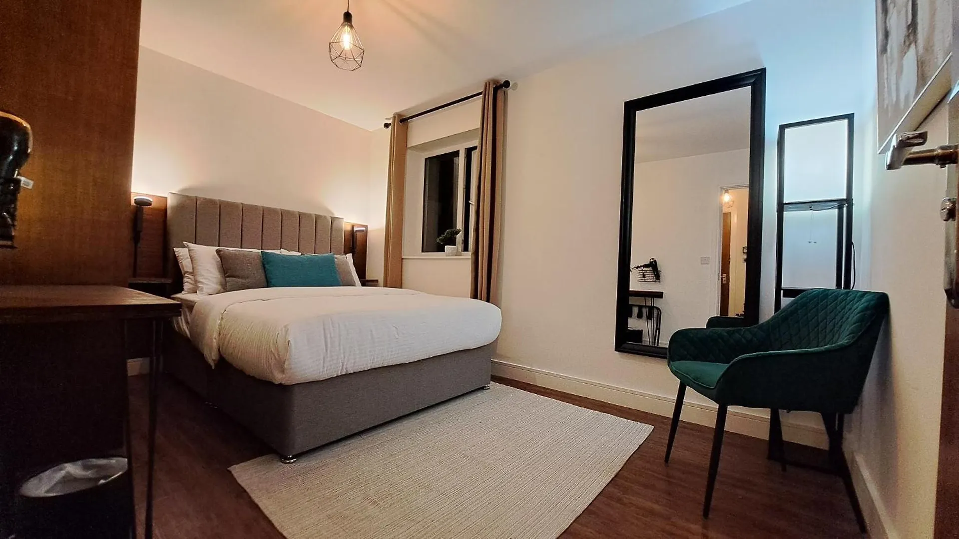 아파트 At Evita Suites 카디프 영국